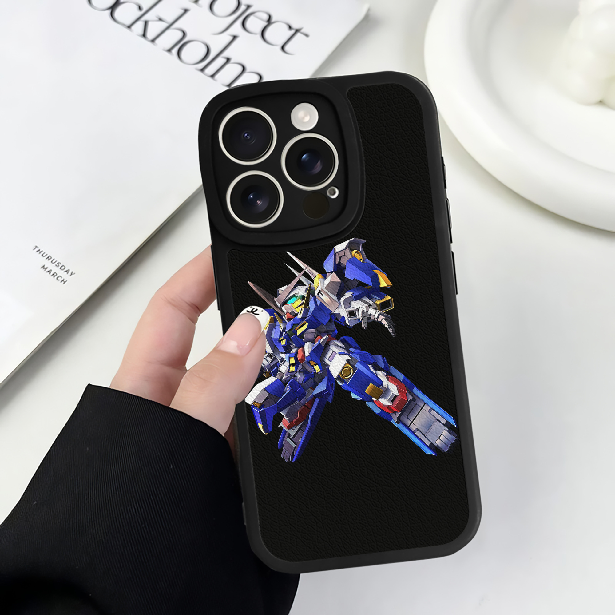 （画像用） 機動戦士ガンダム Mobile Suit Gundam 【iPhone 16シリーズ対応】シリコンスマホケース（レザー調） 材質：シリコン